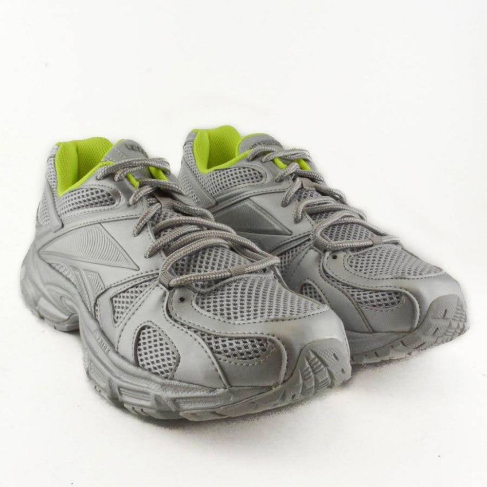 NIB $990 Vetements x Reebok unisex Spike Runner 200 sneakers